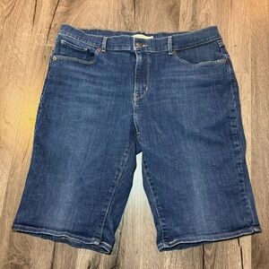 💙Levi’s Bermuda Denim Blue Shorts Comfort Stylish Functional Everyday Wear